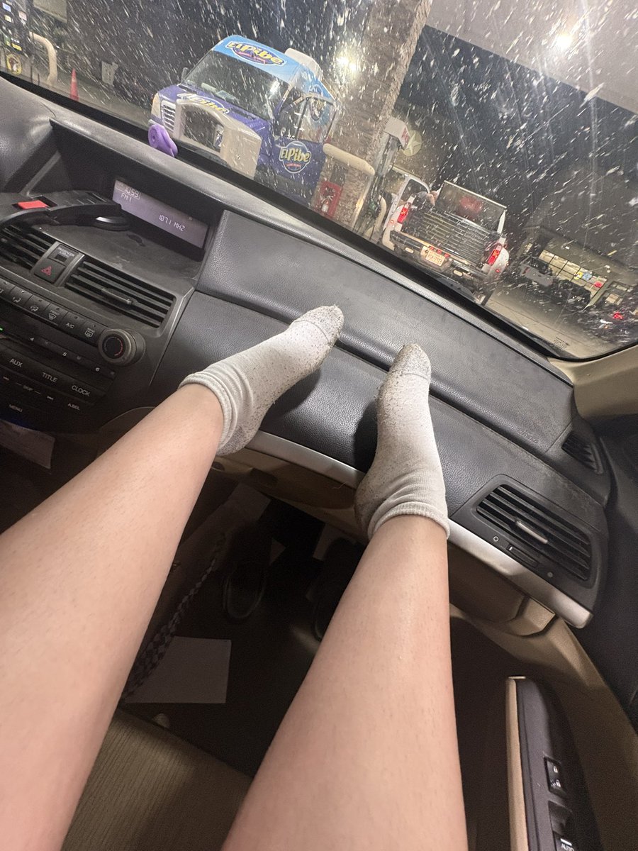 barefoot hannah tweet media