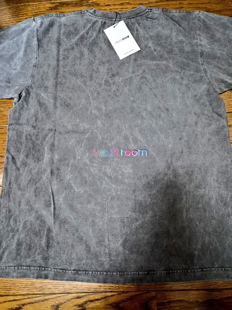 忘れた頃にやってきた。 vaultroom×YOASOBIのTシャツ。 かわいすぎだろ