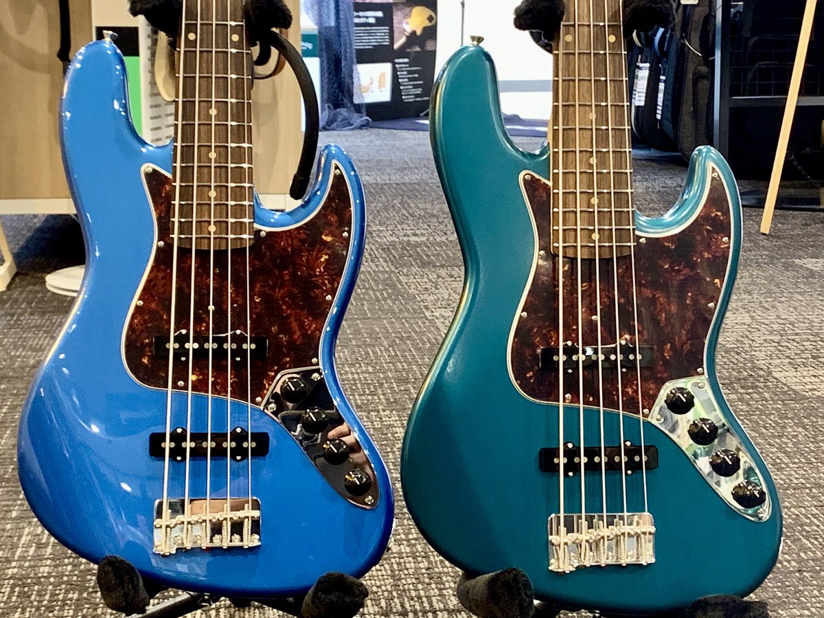 tenjin_kurosawa's tweet photo. 【新着入荷】
Freedom Custom Guitar Research 

Retro Series JB 5st Active
•Lake Rlacid Blue ¥611,800
•Ocean Turquoise ¥589,800

待ちに待った待望の入荷です！！！

鼈甲が映える鮮やかな青系のカスタムオーダーです！

詳細はお問い合わせください！

#freedom
#fcgr https://t.co/O8eynIxeNn