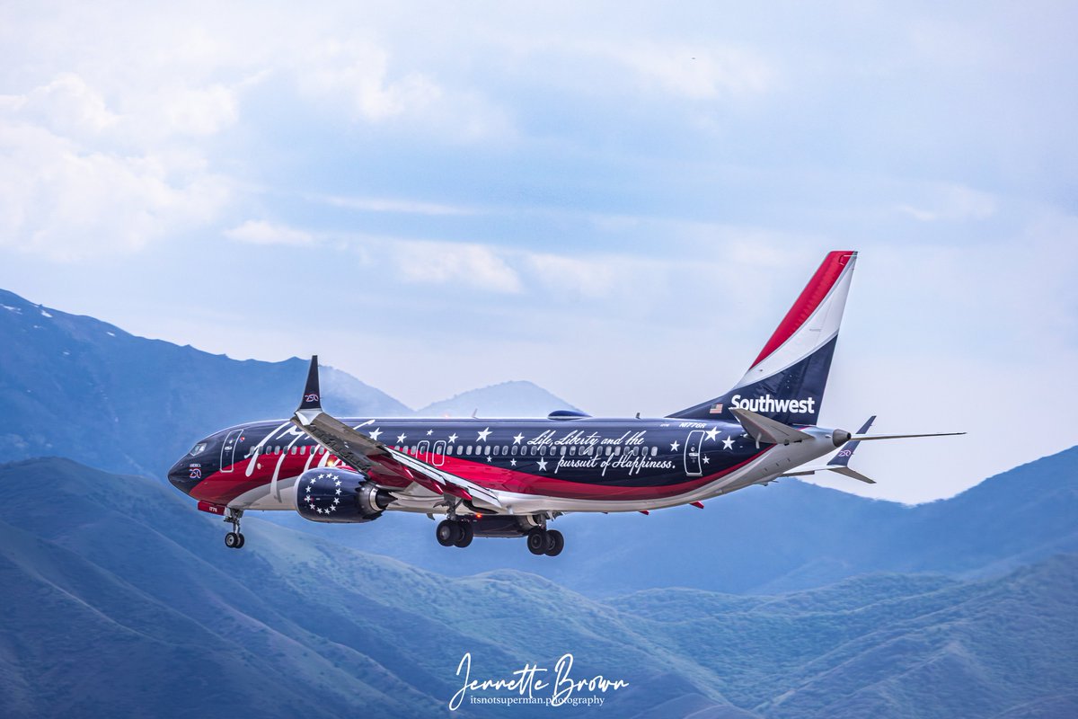 sugarpoultry's tweet photo. Welcome to Utah! This is @SouthwestAir Today was #IndependenceOne's first visit to Utah with the new beautiful livery! 🇺🇸
#southwestairlines #avgeek #aviation #N1776R #livery #godblessamerica #america250 @SLCScanner @slcairport #utah #saltlakecity #planespotting #airplanes https://t.co/P7XJK1StL0