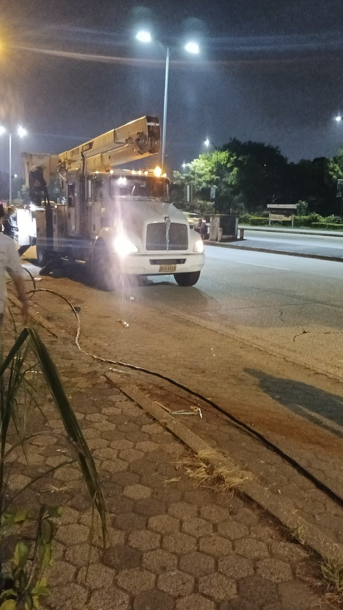 paradanathalia's tweet photo. @CNEL_EP @servicioscnelep Actualizacion volvieron a venir y ya trajeron el cable que les faltó, @CNEL_EP @servicioscnelep a esperar que ya esté bien la conexión https://t.co/snWMnz8bCn