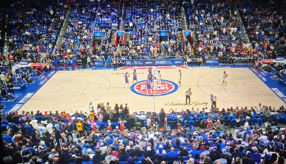 josemiguelyanke's tweet photo. Are You Ready Wednesday Night Basketball In The House 
#AyDiosMio #RedHotOnFire #UnPocoDeShakespeare #NBAXESPN @soyleomontero @SoyElChapu @Juliolamas1 https://t.co/IapVSJmysG