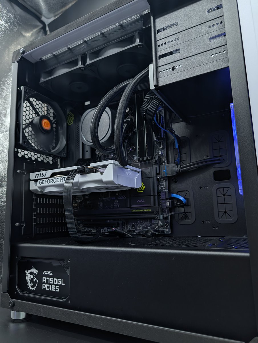 お客様からご依頼頂いた組立代行自作PCご紹介❗️ 265Kと5060構成