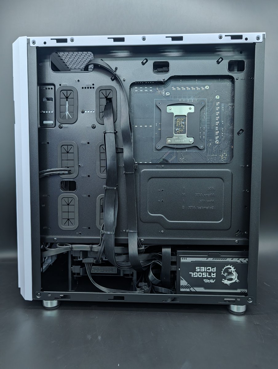 お客様からご依頼頂いた組立代行自作PCご紹介❗️ 265Kと5060構成