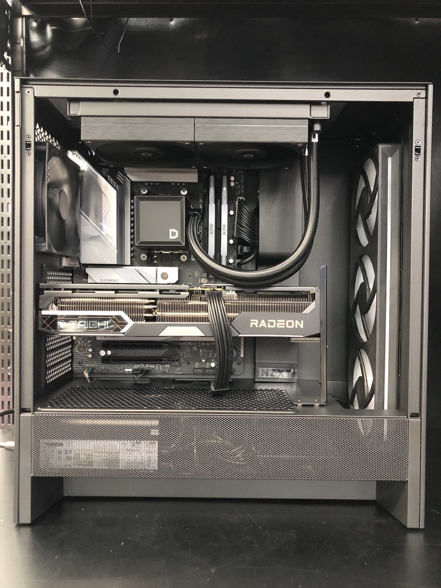 お客様からご依頼頂いた組立代行自作ご紹介❗️ 9800X3DとASRock