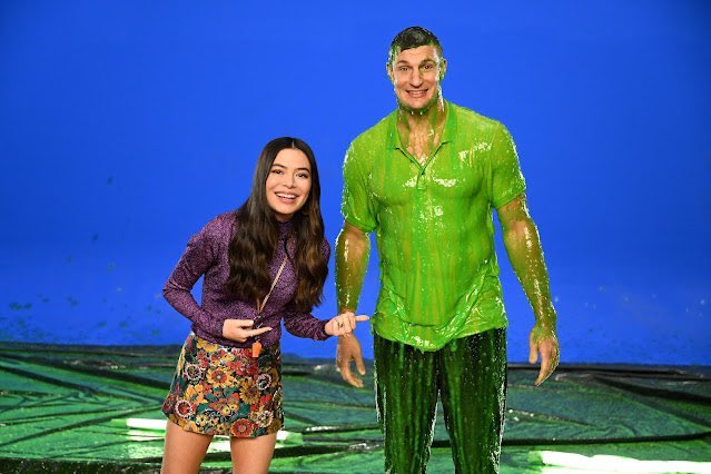 davidmarchie's tweet photo. Happy birthday, @RobGronkowski and @mirandacosgrove! #nflonfox #icarly #despicableme #drakeandjosh https://t.co/KtbsKfIdB8