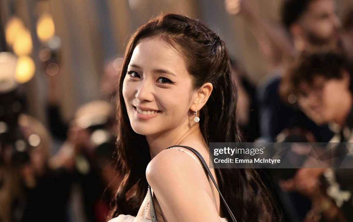 bpupdate_4's tweet photo. #JISOOxDiorCruise27 https://t.co/TiybYyhH2d