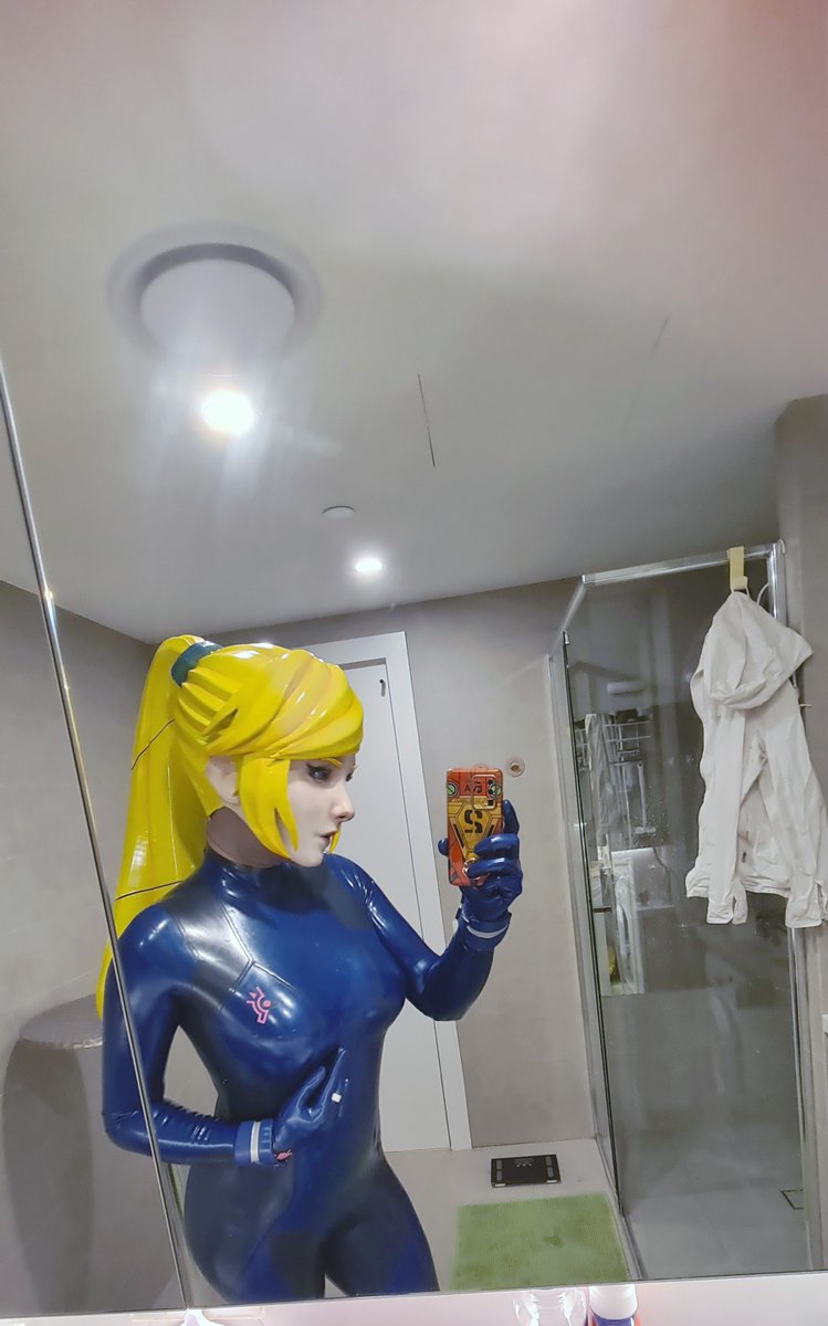 wyukig's tweet photo. Well, since people seem to like Samus so much, here's some more of her in her latex Zero Suit.
The mask has been sold for a while now, this shoot is dated in 2022.
Maybe I should make a new Samus mask and sport this outfit once more XD
#kigurumi #SamusAran #Samus #ZeroSuit #Metroid #Latex #plugsuit #Bodysuit https://t.co/XDDGkNwxgu