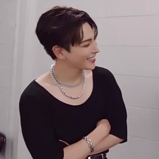 hongjoong’s princess 👑 tweet media