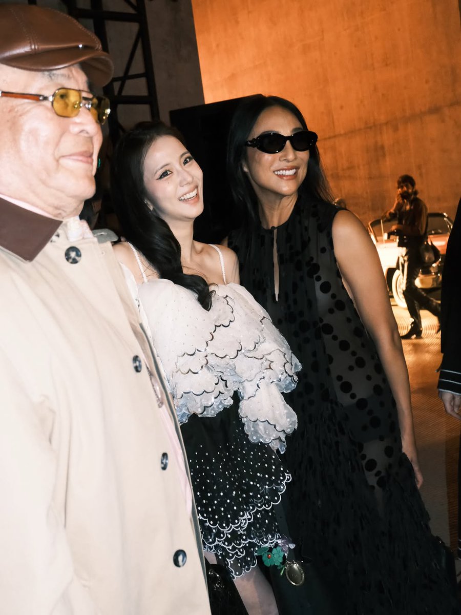 jung_5876's tweet photo. https://t.co/pShlzIXi3T

JISOO AT DIOR CRUISE SHOW 
#JISOOxDiorCruise27 https://t.co/7VlbA3IJmc