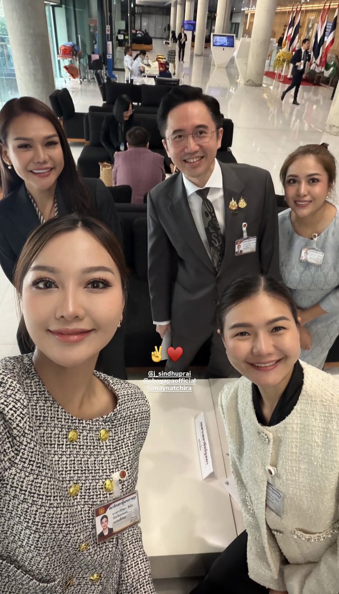 พลอย tweet media