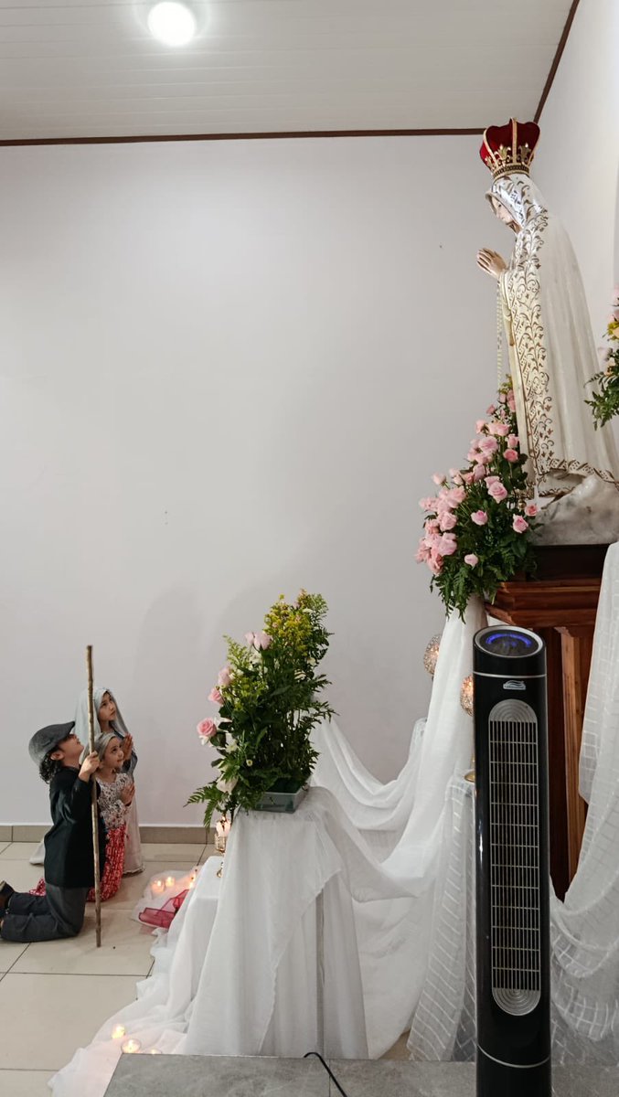 suyapamedios's tweet photo. 😍🤍✨🙏🏻 Pequeños en la Diócesis de Santa Rosa de Copán representaron a los Santos Jacinta y Francisco Marto y también a la Hna. Lucía, videntes de la Virgen de Fátima. https://t.co/jMfJ9lPEmn