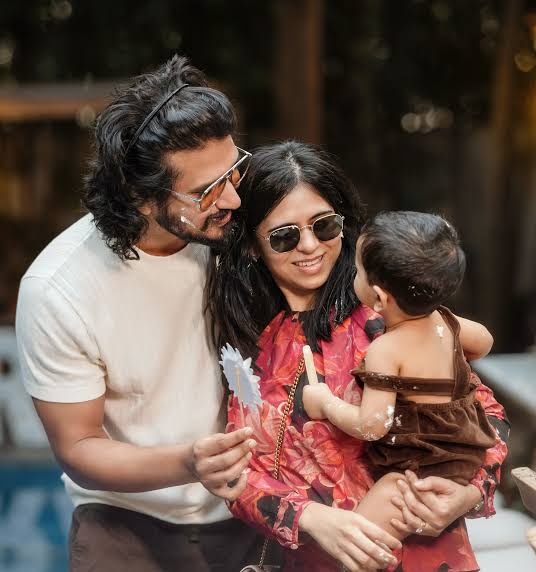 Sai_PSPK18's tweet photo. Wishing you both a very happy wedding anniversary 💐❣️#NikhilSiddharth & #PallaviVarma
#NikPal @actor_Nikhil https://t.co/GKQaWAtLdu