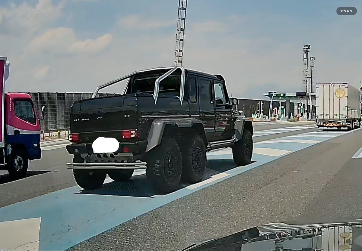 LIMEGARAGE's tweet photo. G63 AMG 6×6
日本には5台しかないそう。
めちゃテンション上がりました😊
写真はドラレコ切抜きです☺️ https://t.co/oBZ9HpiaWW