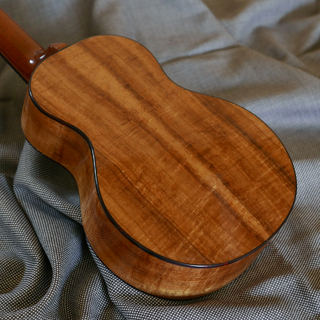 nihongoraku's tweet photo. G String C1CB Spruce Dbl P.G. Koa
スプルーストップの軽やかなで鳴りの良いコンサートウクレレ
ボディトップに大胆に施されたダブルピックガードが目を引きます
サイドバックは爽やかな杢目のハワイアンコアを使用
#SOUNDMESSE #CONCERTUKULELE #コンサートウクレレ #サウンドメッセ #GSTRING https://t.co/D7VHW1icZc