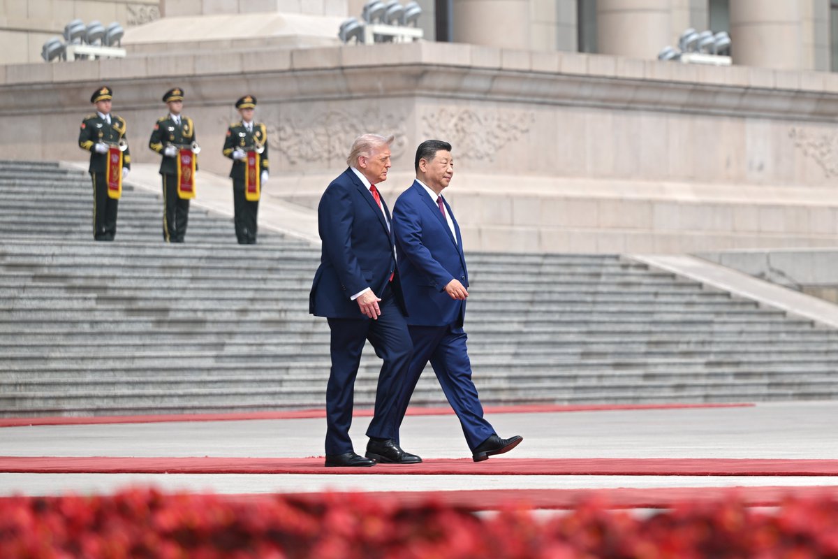 leodarshan1's tweet photo. History in the making: President Trump and President Xi Jinping meet in Beijing for a high-stakes summit. 🇺🇸🇨🇳
On the table:
Trade &amp; Tariffs 📈
Middle East conflict &amp; Iran 🇮🇷
Taiwan 🌏
First visit by a sitting US president since 2017. #TrumpXi #BeijingSummit #Geopolitics https://t.co/1C8fMYT5fH