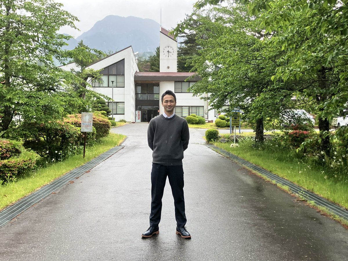 tomohiroasaeda's tweet photo. 有明高原寮訪問🚗

全国で唯一塀のない少年院で、Asaeda proの2023年公演『ホタルの夜明け』にて物語の軸として描いた施設です。

寮長とたくさんのお話ができたことや、寮内の見学など、貴重すぎる時間に感謝しかありません。

長野県内で実現したい企画に向け、ようやくAsaeda proとしての一歩を踏み出せた機会でした。

お力添えいただきました皆さまへ、心より御礼申し上げます。

#Asaedapro
#ホタルの夜明け
#長野
#安曇野