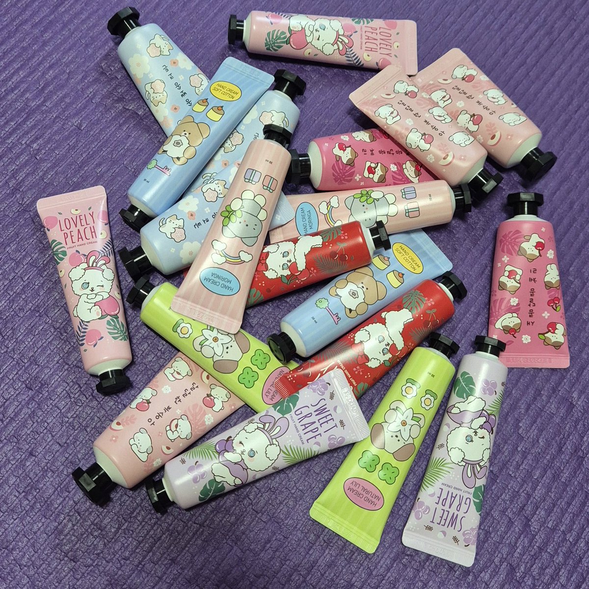 jijae29's tweet photo. ☁️☀️GIVE AWAY☁️☀️
☁️☀️LOVE YOU TEACHER FINAL EP 
🧴Hand cream(20ea)
☁️☀️Date : 16 MAY 2026
📍Location : MCC HALL THE MALL LIFESTORE BANGKAPI
#loveyouteacherseries 
#PerthSanta https://t.co/yFBCHU4aDd