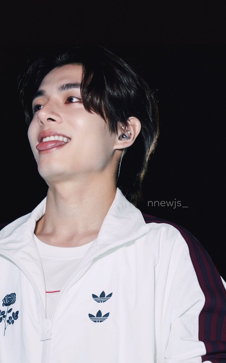 hi hoonie 🎧 tweet media