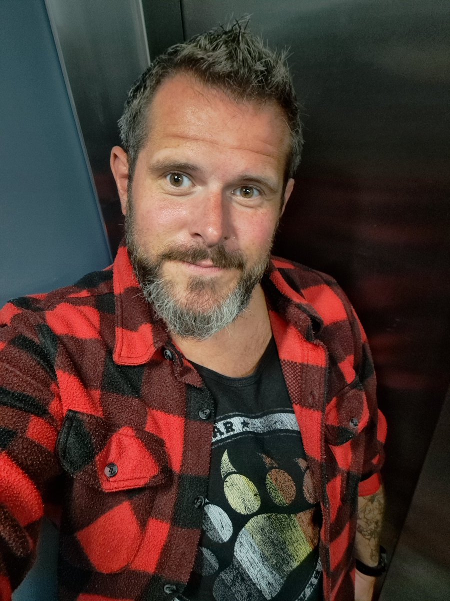 Alecbear tweet media