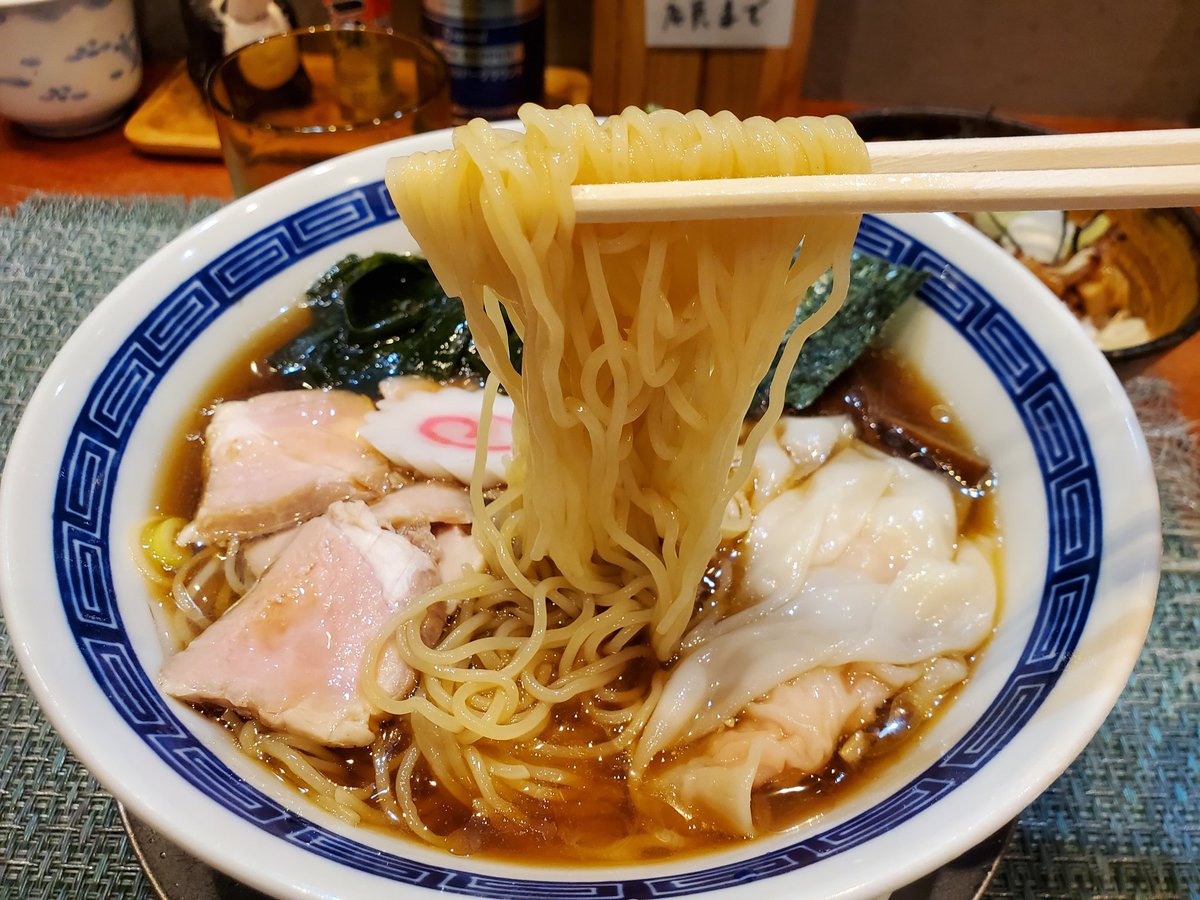 asakaraban's tweet photo. 千歳烏山「らーめん梶原」
冷やしラーメン(+ワンタン)+チャーシュー丼

夏を先取りした限定メニュー。見事にチューニングされた麺と具材、これぞな冷やしラーメン。完飲完食でごちそうさまでした。 https://t.co/d80PfRg06F