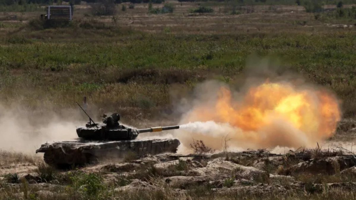 arakan_gro14090's tweet photo. Russia on Wednesday launched at least 800 drones against nearly 20 regions across Ukraine, President Volodymyr Zelenskyy said, describing it as one of the longest and most extensive strikes in the four‑year war. https://t.co/b5V47szMI7