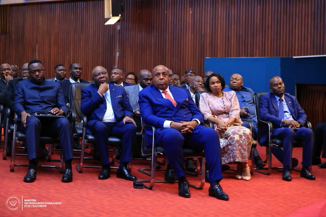 𝐕𝐚𝐧 𝐖𝐚𝐥𝐞𝐬𝐚 𝐎𝐟𝐟𝐢𝐜𝐢𝐞𝐥 tweet media