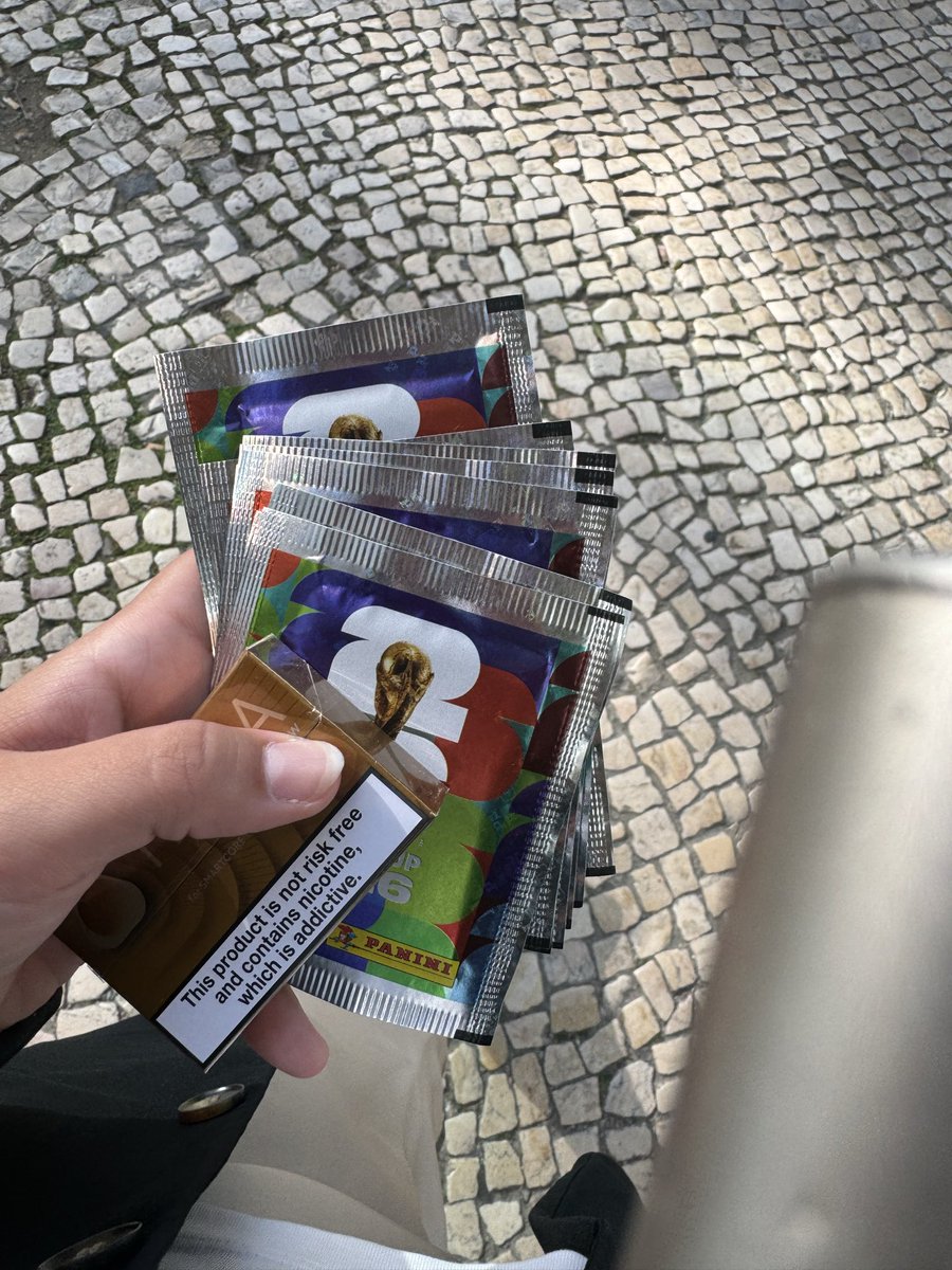 11010101111_'s tweet photo. Não posso falar, levo Jesus nas mãos https://t.co/rVTM6nvEUc