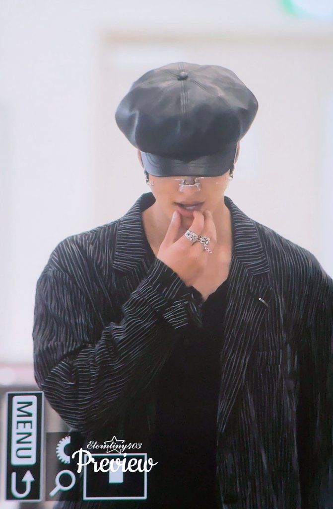 eterntiny403's tweet photo. 260514 김포공항 출국!:)preview!

오늘의 공항 OOTD🖤

#에이티즈 #성화 #윤호
 #ATEEZ #SEONGHWA #YUNHO https://t.co/QgggbXgLxK