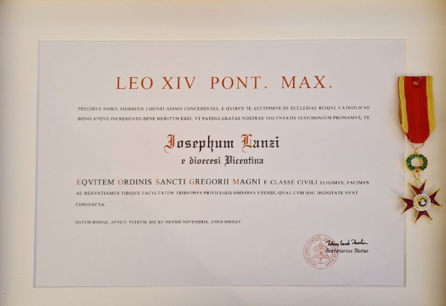 lucensis_'s tweet photo. A @lanzigiuseppe, coordinatore #Lucensis e AD @sisifosrl, l'onorificenza di Cavaliere dell'Ordine di San Gregorio Magno, #KSG, conferita da Papa Leone XIV e consegnata a Lucca da Mons. Paolo Giulietti.

Su @Toscanaoggi 

🔗https://t.co/lYbYCBjLtI https://t.co/fvV4C9K1Br