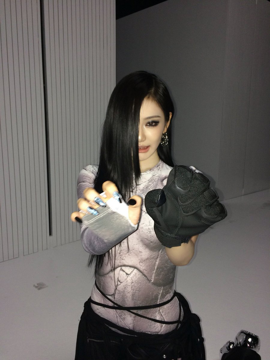 ningning pics tweet media
