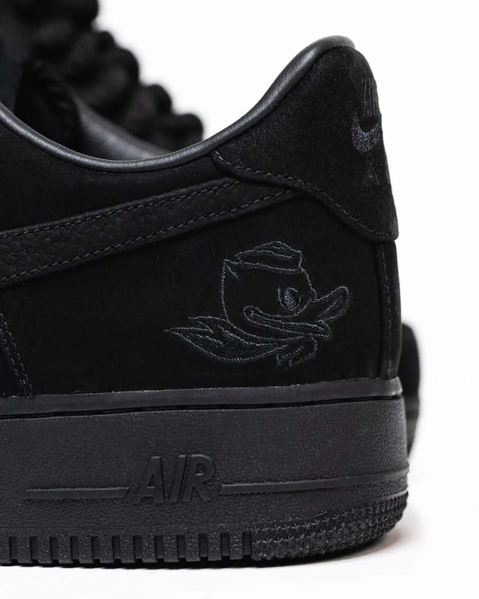 JustFreshKicks tweet media