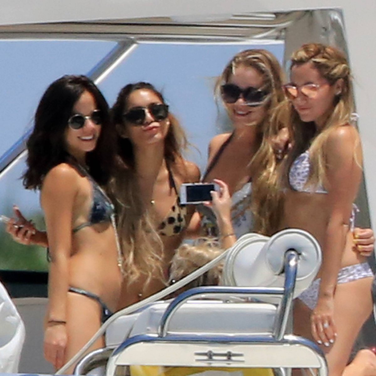 Vanessa Hudgens Archive tweet media