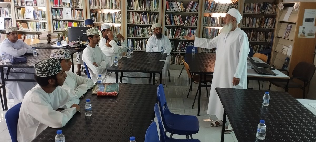 abu_school's tweet photo. قدم الاستاذ خلفان البوسعيدي-مشرف التربية الإسلامية-اليوم الخميس 14-5-2026 محاضرة دينية عن-الوصية مهمة لكل مسلم- لطلبة الصف الثاني عشر والهيئة التعليمية بالمدرسة. https://t.co/UMTumZOL1m