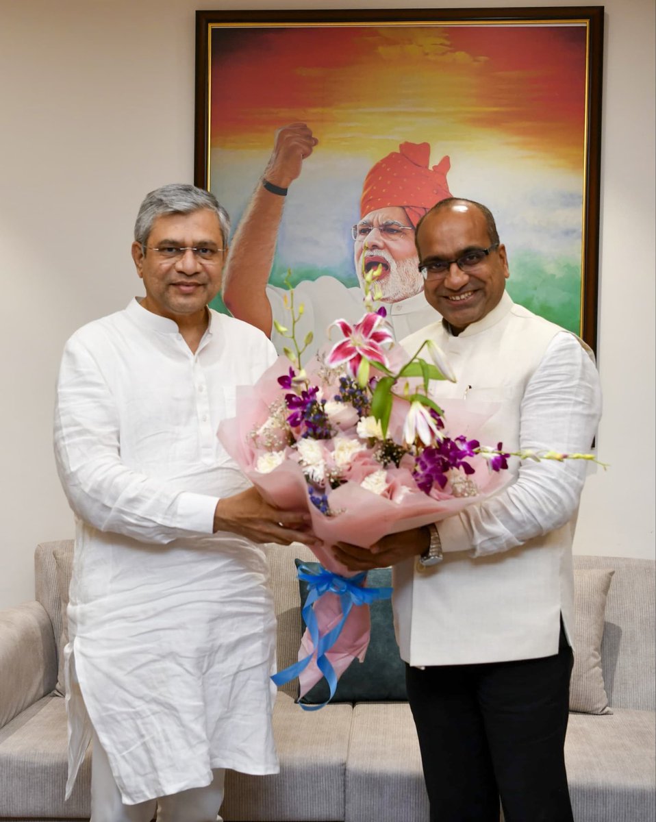 SujeetKOfficial's tweet photo. ୧୮୪୦୭/୧୮୪୦୮ ପୁରୀ-କୋରାପୁଟ ଏକ୍ସପ୍ରେସର ଅନୁମୋଦନ ଓଡ଼ିଶାର ରେଳ ଭିତ୍ତିଭୂମିକୁ ସୁଦୃଢ଼ କରିବା ସହ କେବିକେ ଅଞ୍ଚଳର ବିକାଶରେ ଏକ ଗୁରୁତ୍ୱପୂର୍ଣ୍ଣ ମାଇଲଖୁଣ୍ଟ ସାବ୍ୟସ୍ତ ହେବ।

ଅଞ୍ଚଳବାସୀଙ୍କ ଦୀର୍ଘ ଦିନର ଦାବିକୁ ପୂରଣ କରିଥିବାରୁ ମାନ୍ୟବର ପ୍ରଧାନମନ୍ତ୍ରୀ ଶ୍ରୀ @narendramodi ଜୀ ଏବଂ ମାନ୍ୟବର ରେଳ ମନ୍ତ୍ରୀ ଶ୍ରୀ @AshwiniVaishnaw ଜୀଙ୍କୁ ମୋର ଅଶେଷ ଧନ୍ୟବାଦ ଓ କୃତଜ୍ଞତା ଜଣାଉଛି।

ଡବଲ-ଇଞ୍ଜିନ ସରକାରଙ୍କର ଏହି ଐତିହାସିକ ନିଷ୍ପତ୍ତି ଦକ୍ଷିଣ ଓ ପଶ୍ଚିମ ଓଡ଼ିଶାକୁ ରାଜ୍ୟର ରାଜଧାନୀ ଓ ଜଗନ୍ନାଥଙ୍କ ପବିତ୍ର ଧାମ ପୁରୀ ସହିତ ଯୋଡ଼ିବା ସହିତ ରାଜ୍ୟର ଅର୍ଥନୈତିକ ପ୍ରଗତିର ପଥ ପ୍ରଶସ୍ତ କରିବ।

#RailwayConnectivity #RailInfrastructure #DoubleEngineGovt #BJP4Development