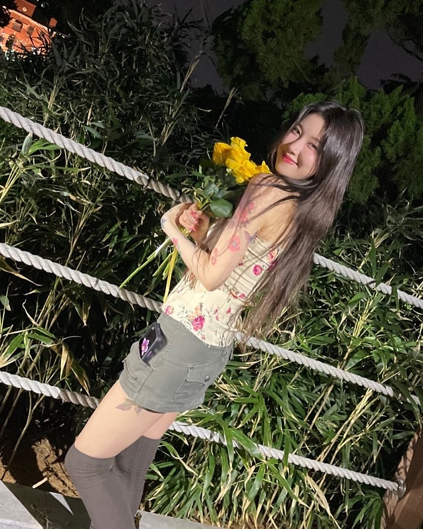 tellusboutur's tweet photo. 대축 예린 ㄴㅁ 좋은 게 무대 위에선 항상 꾸꾸꾸! 인 편인데 대축 갈 땐 연습실에 입고 갈 거 같은 편안한 착장이라서…… 진짜 대학생 같아서…. ㅠ_ㅠ https://t.co/dJvu0CO4LR