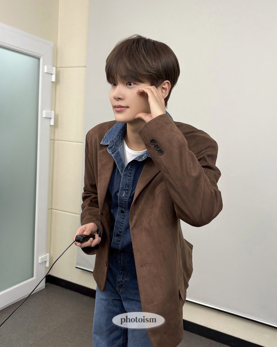 PHOTOISM BEHIND tweet media