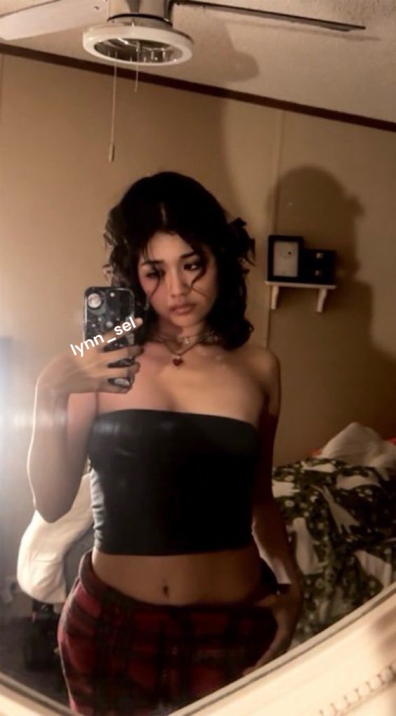 sel tweet media