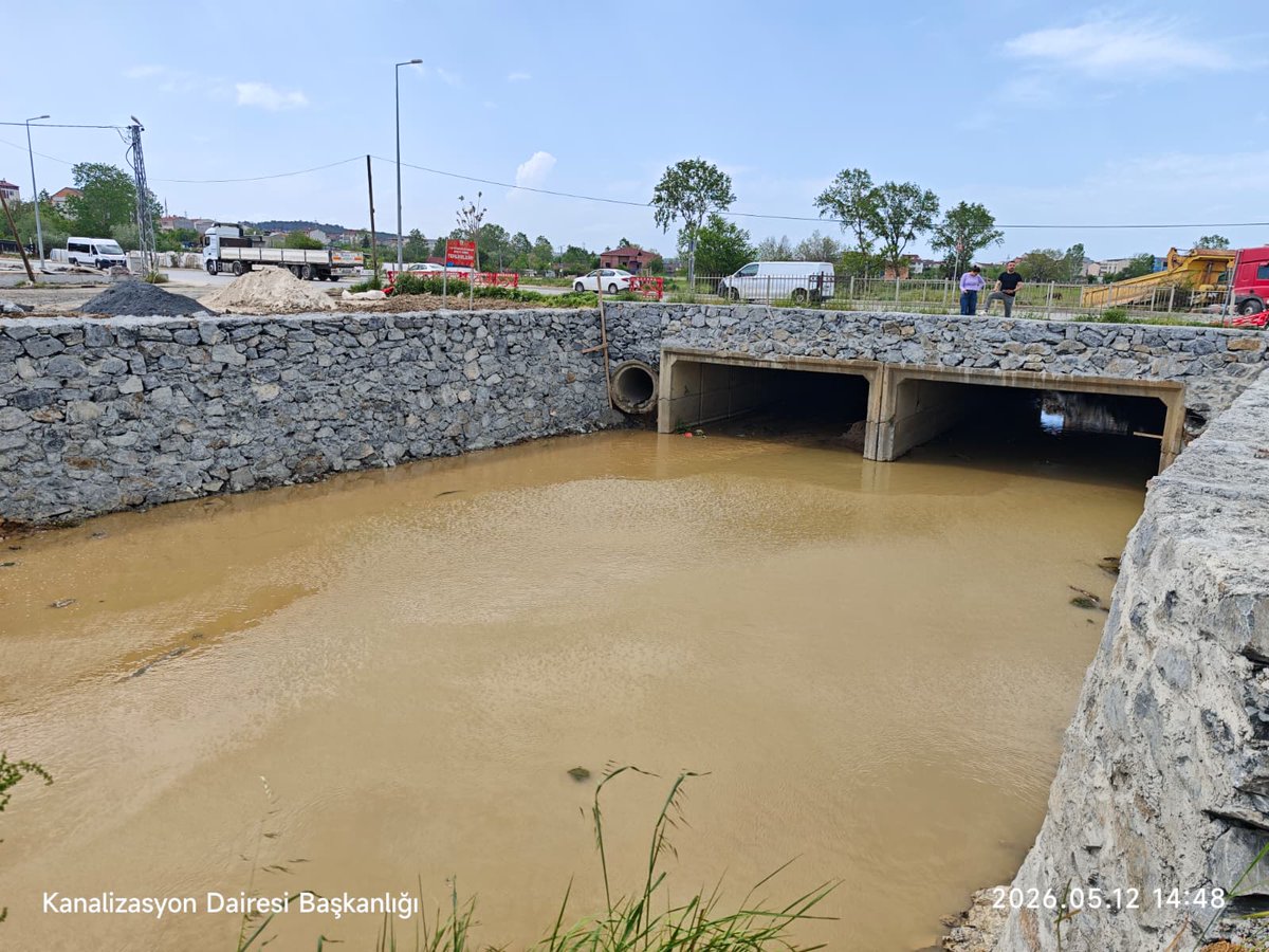 iski_kanal's tweet photo. 📍 Arnavutköy — Bolluca Deresi’nde 1. etap tamamlandı

İSKİ Kanalizasyon Dairesi Başkanlığı olarak, Arnavutköy ilçesi Bolluca Deresi ana kolu üzerinde bulunan 6 No’lu kesitte (Şevban Mehmet Caddesi) yürüttüğümüz 1. etap kesit düzenleme ve taban iyileştirme çalışmalarını tamamladık.

Gerçekleştirilen çalışmalarla dere kesitinin hidrolik kapasitesi iyileştirilerek taşkın riskinin azaltılması hedeflenmiştir.

Güçlü altyapı, güçlü İstanbul.

#İSKİ #Arnavutköy #BollucaDeresi #Altyapı #DereIslahı