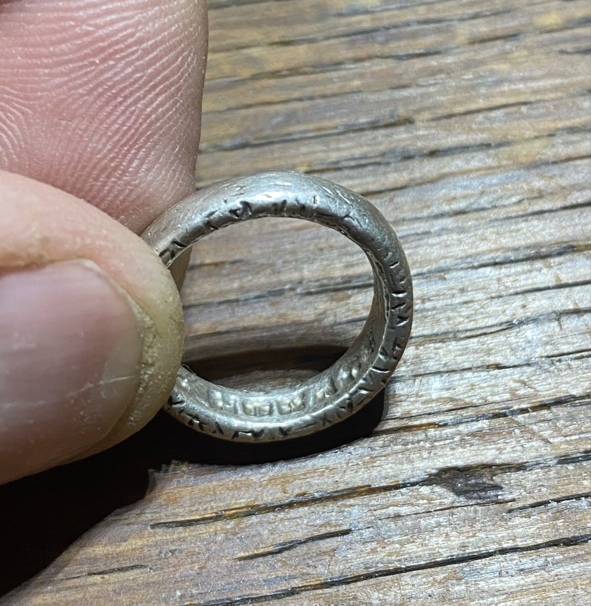 crustynickles's tweet photo. Dug up this chunk of silver ring marked 925 HORACE. There is a company HORACE company in the UK and I’ve sent a message to them to confirm it came from them. Banger 90 VDI on the Manticore. @Minelab @noktadetectors #detectorists #silverring #metaldetecting #treasure https://t.co/5J6f0dYzSQ