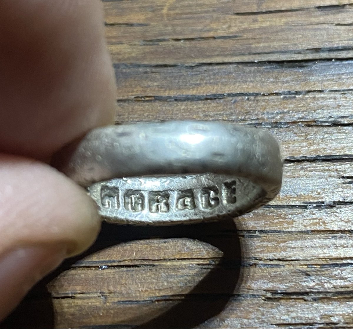 crustynickles's tweet photo. Dug up this chunk of silver ring marked 925 HORACE. There is a company HORACE company in the UK and I’ve sent a message to them to confirm it came from them. Banger 90 VDI on the Manticore. @Minelab @noktadetectors #detectorists #silverring #metaldetecting #treasure https://t.co/5J6f0dYzSQ