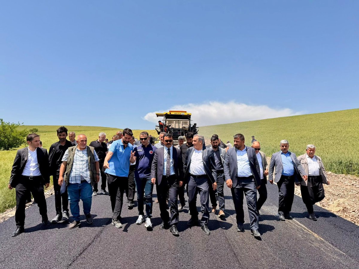 mcanerdogan02's tweet photo. 📍 Akalın-Adalı Köy Grup Yolu BSK Asfalt Çalışmaları

Vali Yardımcımız ve İl Özel İdaresi Genel Sekreterimiz Sayın Şükrü Alperen Göktaş, Kahta Kaymakamımız Sayın Muhammed Üsame Soysal, kıymetli muhtarlarımız ve vatandaşlarımız ile birlikte, Adıyaman Valiliği İl Özel İdaresi’nin 2026 Yılı Yatırım Programı kapsamında sürdürülen Akalın-Adalı Köy Grup Yolu BSK asfalt çalışmalarını yerinde inceleyerek yürütülen çalışmalar hakkında değerlendirmelerde bulunduk.

Köylerimizin ulaşım standartlarını yükseltmek, vatandaşlarımızın daha güvenli ve rahat bir ulaşıma kavuşmasını sağlamak amacıyla yol yapım ve asfalt çalışmalarımız hız kesmeden devam etmektedir. Daha güçlü ulaşım altyapısı, daha yaşanabilir köyler için sahada çalışmalarımızı sürdürüyoruz.
@RTErdogan @efkanala @mustafaelitas @abuyukgumus @mustafademir @aysesula @alperengoktas @mu_soysal