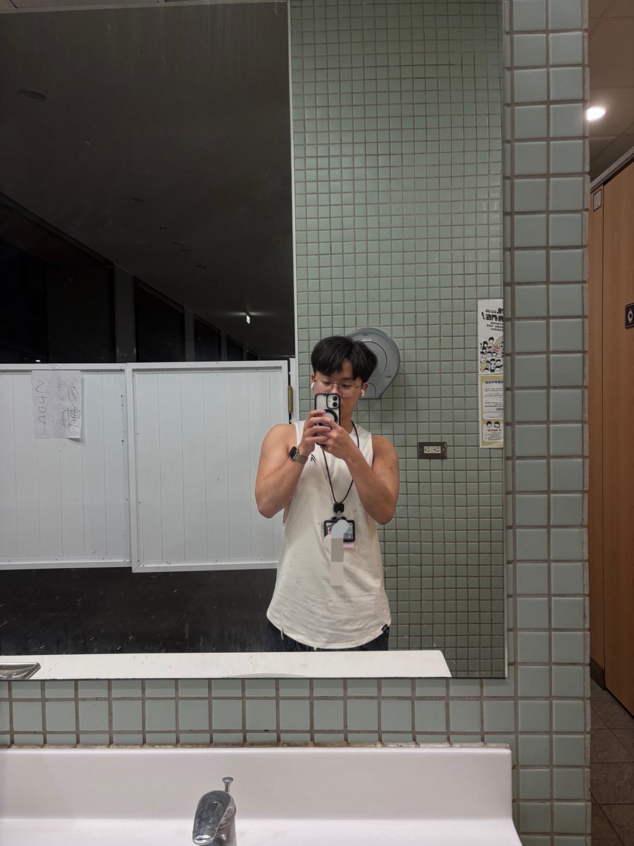 Lo能 tweet media