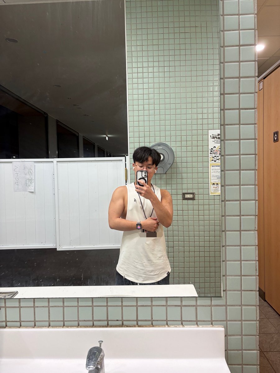 Lo能 tweet media