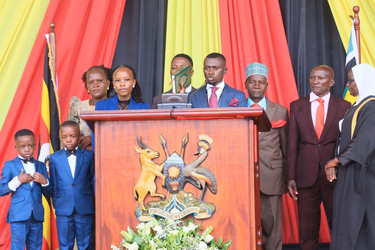 EAngiji's tweet photo. Day two of @MPsSwearIn2026 is underway. Upon taking Oath of allegiance and Oath of an MP, the Legislators are given the Constitution and the Rules of Procedure of Parliament. These are essential tools that will enable and guide the MPs in executing their constitutional mandate. https://t.co/aQl4CyesQL