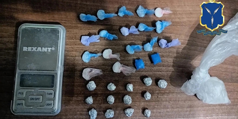 4vsar's tweet photo. В Саратове супружеской паре грозит срок за работу на подпольный наркомагазин
https://t.co/piWATNB1Kd

В Саратове задержали 29-летнюю женщину и ее 47-летнего мужа по подозрению в незаконном создании закладок с наркотиками. Об этом сообщает пресс-служба регионального ГУ МВД. https://t.co/nlQoy2FLRq
