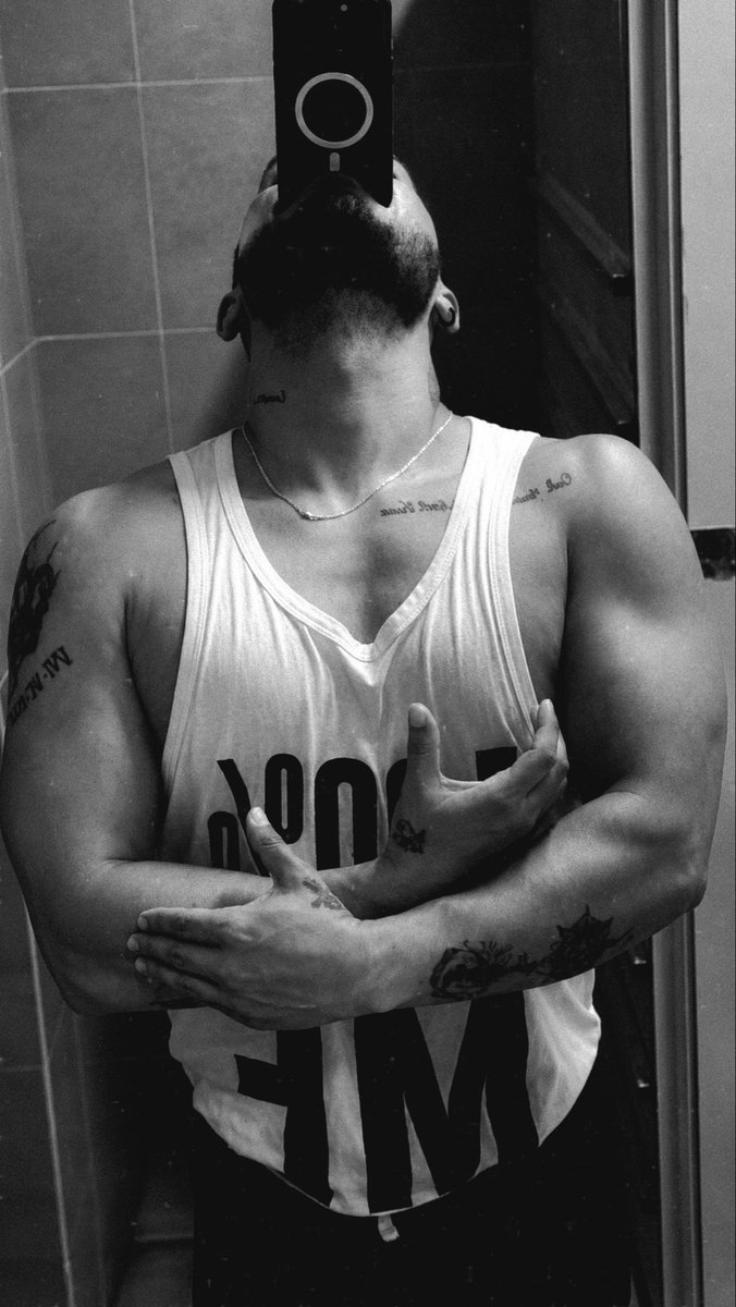 Karliithos's tweet photo. 😼🖤
#gym #gymrat #fitness #men https://t.co/6tYcMeSXSj