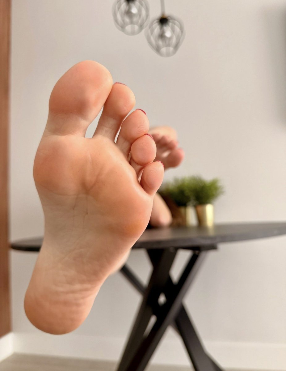 Feet Selector tweet media