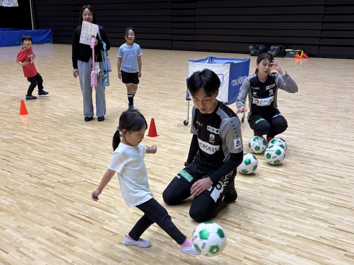 GIFUNITE's tweet photo. ◆ユナイトスポフェス２０２６◆

4月12日に開催したイベント当日の様子を紹介します⚽🏑🏐🤾‍♀️🎾🏓🏸
参加者の皆さんと選手の笑顔あふれるイベントになりました！

#GIFUNITE #ユナイトスポフェス https://t.co/dXzRWnLN48