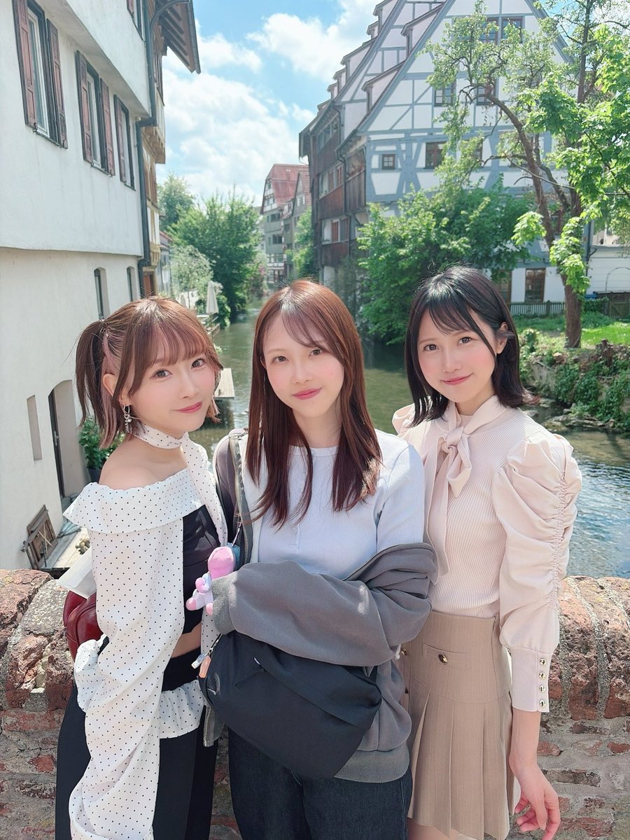 MION_official's tweet photo. 🇩🇪ドイツ遠征では
一緒に観光もしました🥰

お二人とも優しい&amp;面白くて
めちゃ楽しい日々でした🥳🥨

イベント中は本当にプロな対応で
学ぶことが沢山ありました!

ライブは楽しいのはもちろん
心が伝わってきて何度も泣きそうに🥺

また日本＆海外でゆり丸ちゃんと
ご一緒できるように頑張ります!🥰🍥 https://t.co/usKFlnFxmz